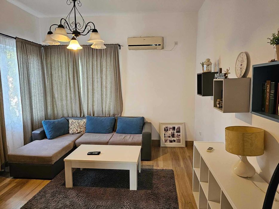 Дава се под наем Двустаен апартамент в Бургас, Център - 72 кв.м за 357 € - Снимка #1