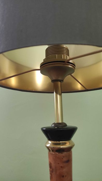 Немска порцеланова настолна лампа декорирана с 22 карата злато