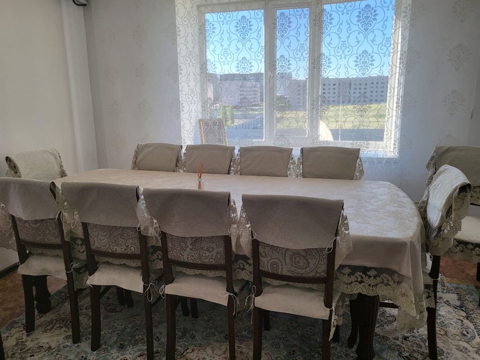 Стол со стульями