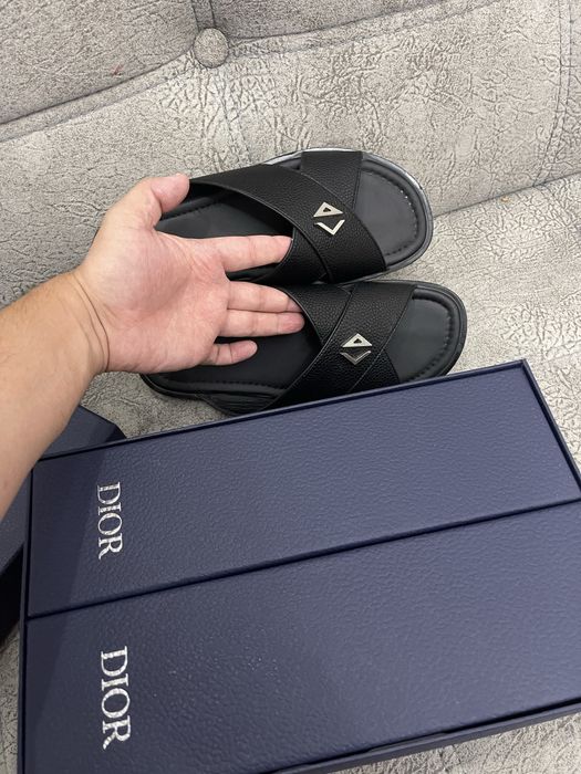 Продам тапочки Dior