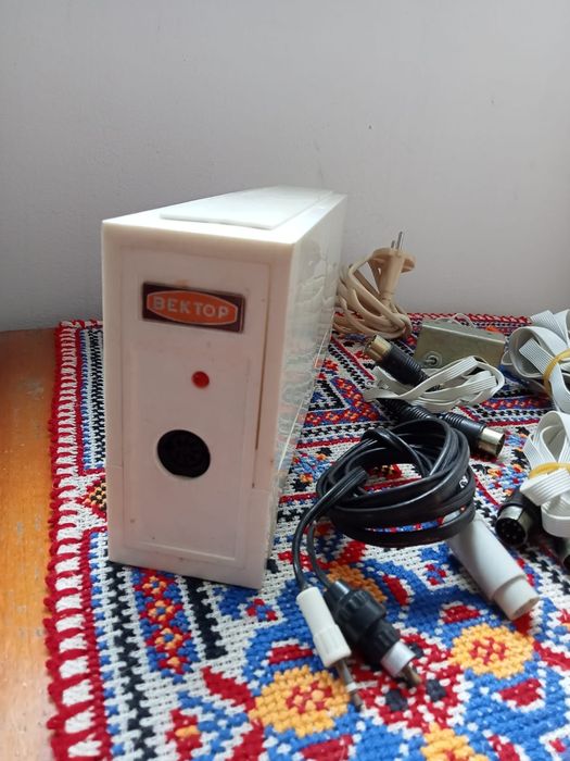 Sursa, Alimentator pentru calculator vechi de colectie Bektop,