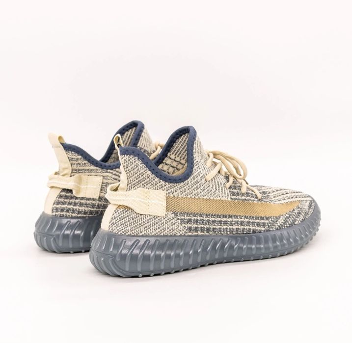 Yeezy 350v2 noi.