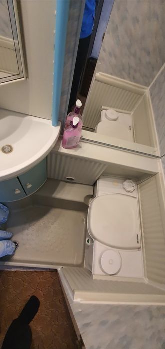 Vând rulota Burstner