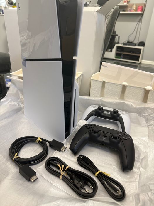 Sony PlayStation 5 (PS5) Slim + Extra DualSense Controller чисто нов