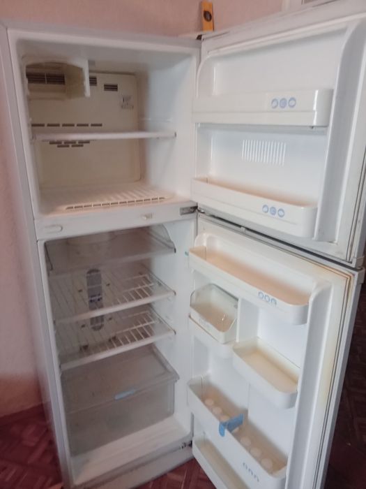 Продам 2х камерный холодильник LG. Холодильник в хорошем состояние. Пр