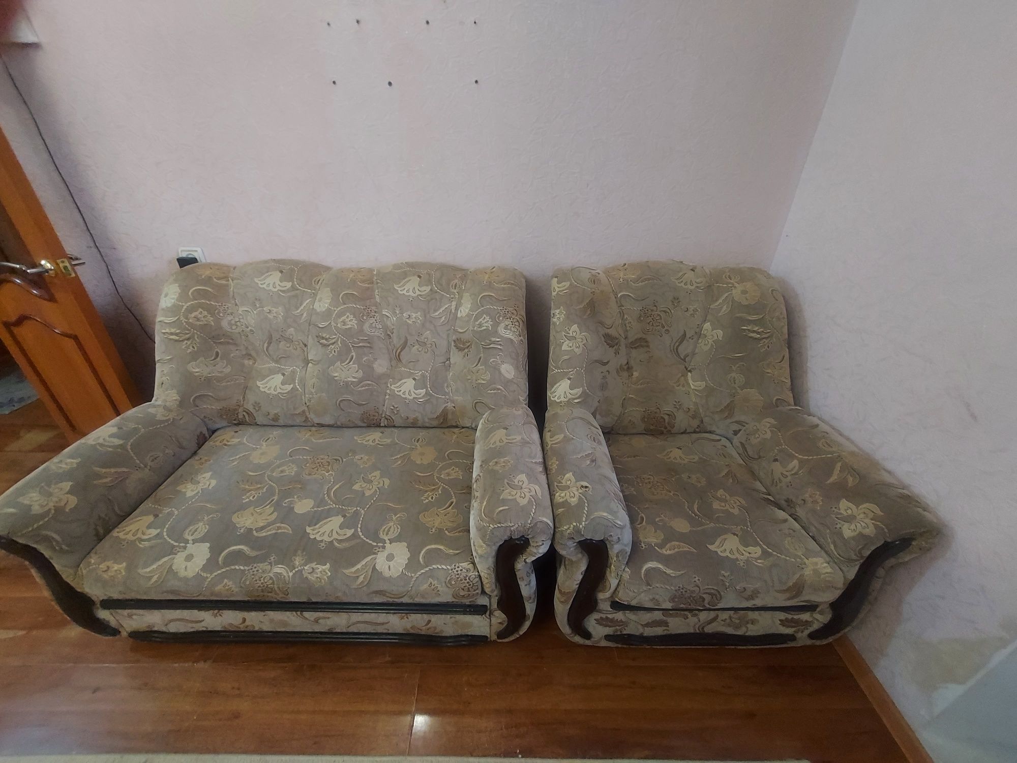 Продам диван с креслом