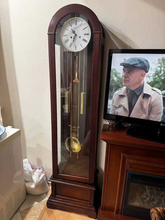 Напольные часы антиквариат из красного дерева