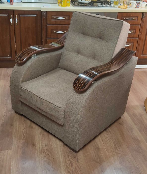 Продам два кресла б/у