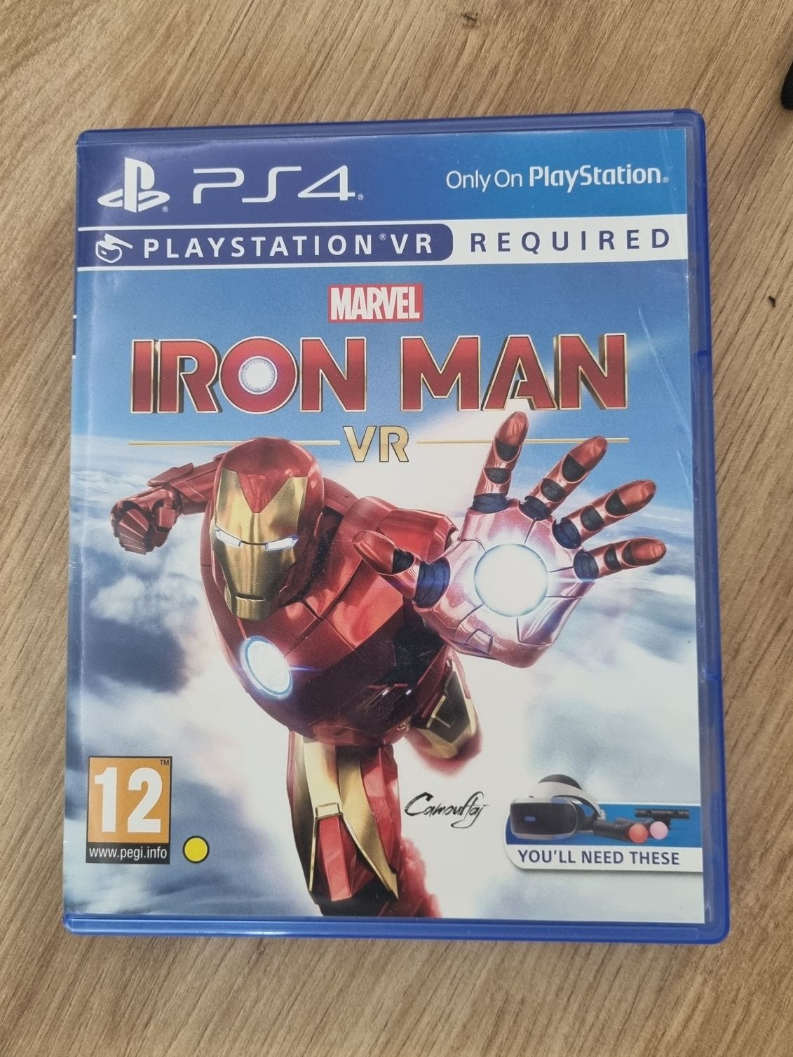 PS 4 PRO 1TB + VR очила и 2 игри