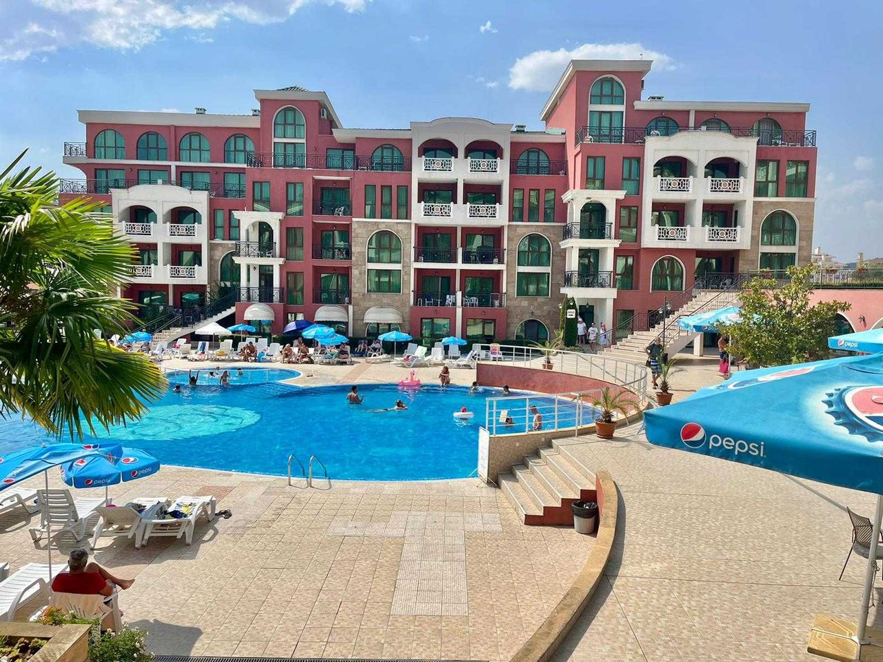 Продава се Едностаен апартамент в Свети Влас - 38 кв.м за 1137 €/кв.м - Снимка #1