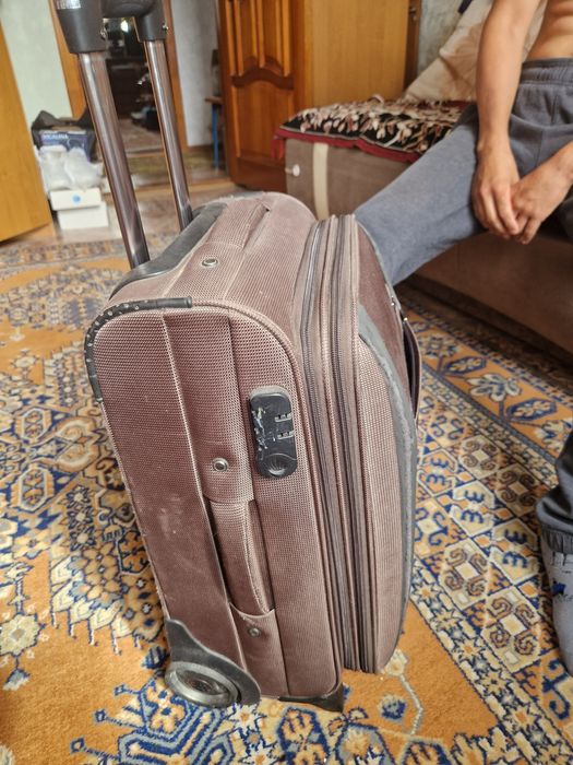 Продам чемодан  дорожный