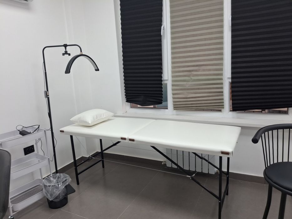 Кушетка новая с лампой