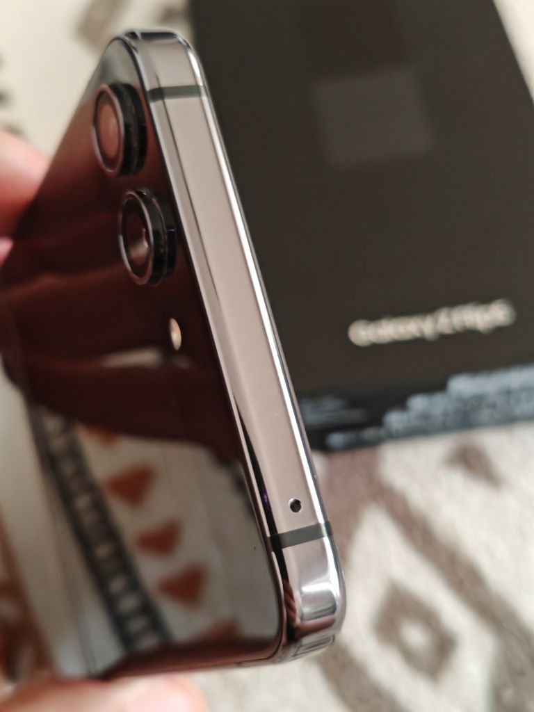 Samsung Galaxy Z Flip 5 (512 GB)