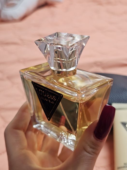 Парфюмен комплект Guess с козметична чантичка