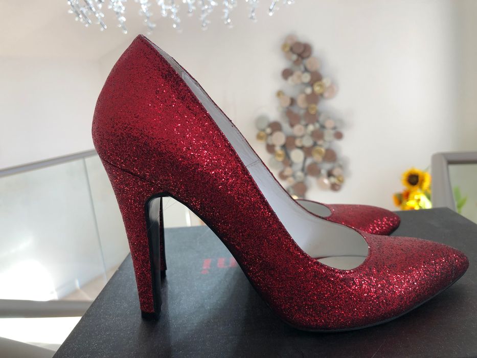 Pantofi și plicuri ocazie