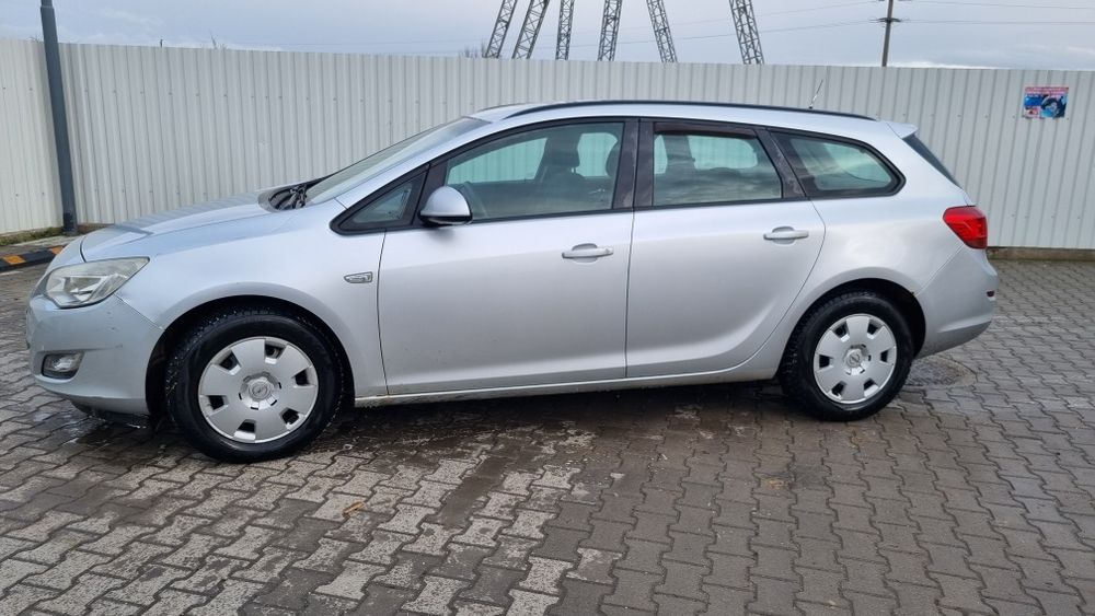 Opel Astra 2011 gri