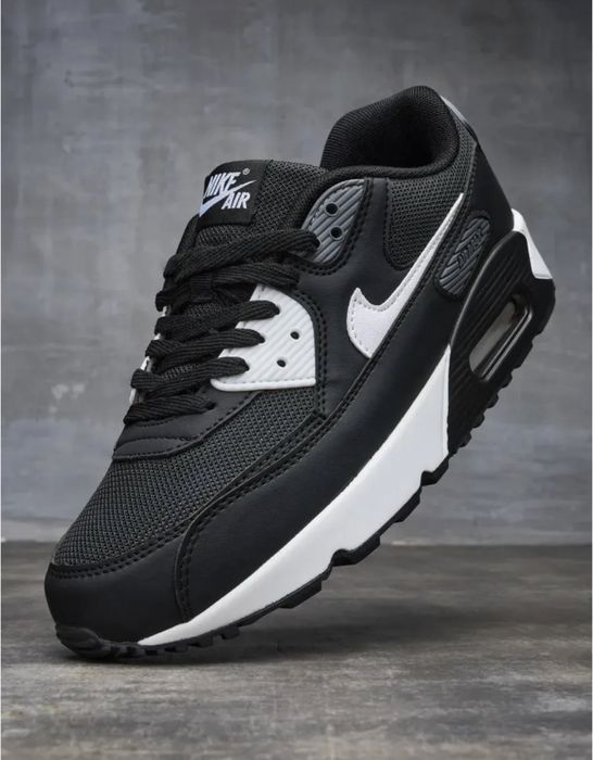 Продам мужские кроссовки Nike Air Max 90, 42 размер Новые