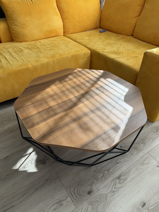 Холна маса от акациево дърво