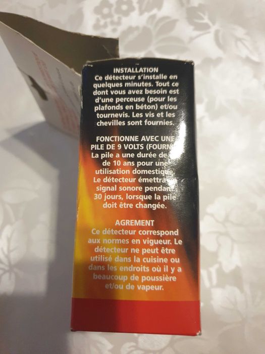 Detector optic de fum cu senzor