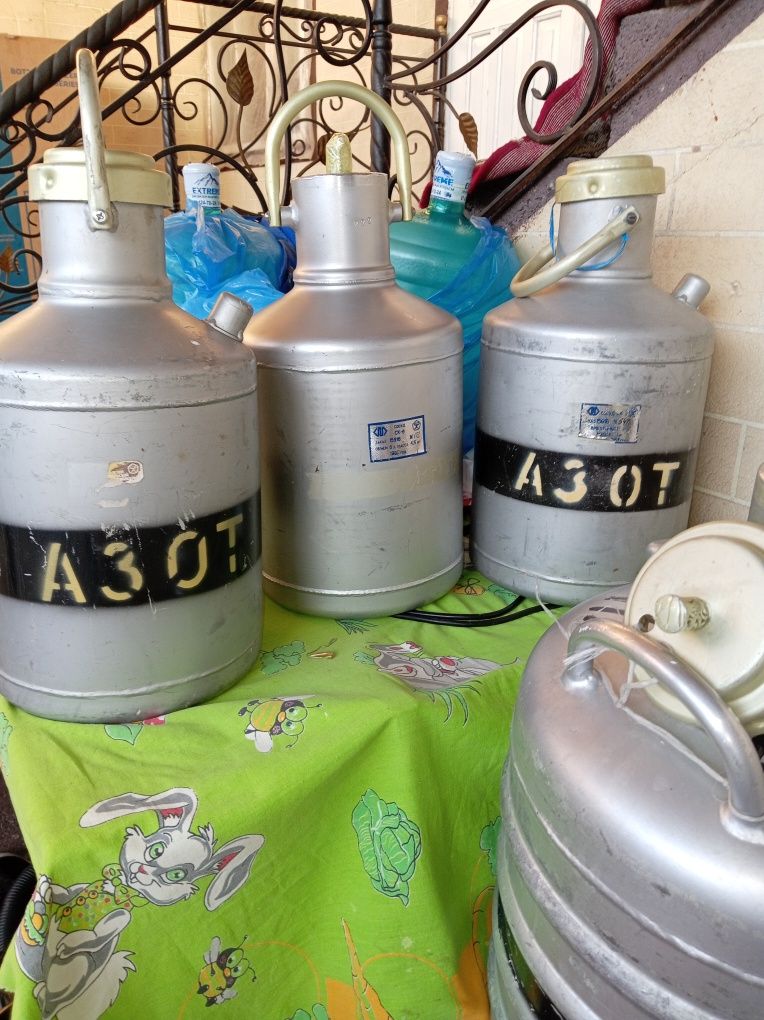 Срочно продам сосуд дьюар для жидкого азота 18 и 6 литровые
