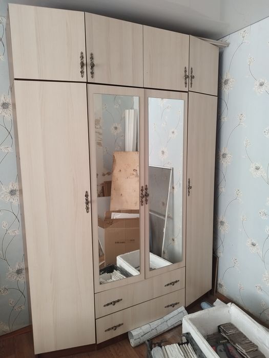 Продам шкаф 164 см длинна 2.3 высота 42см глубина