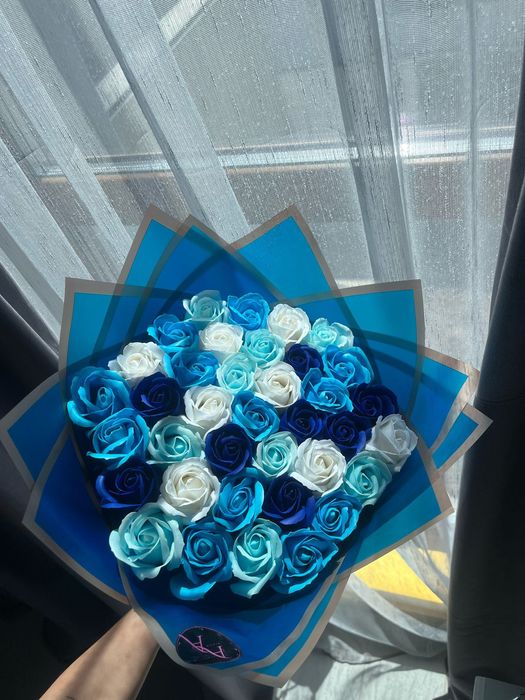 Buchet 101 trandafiri sapun orice nuanta si model accesorii coronite