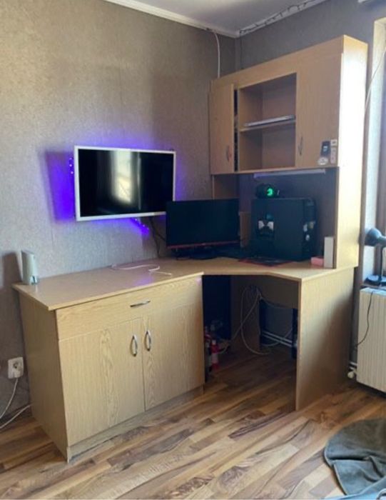 Birou mare in L cu comoda si dulap deasupra