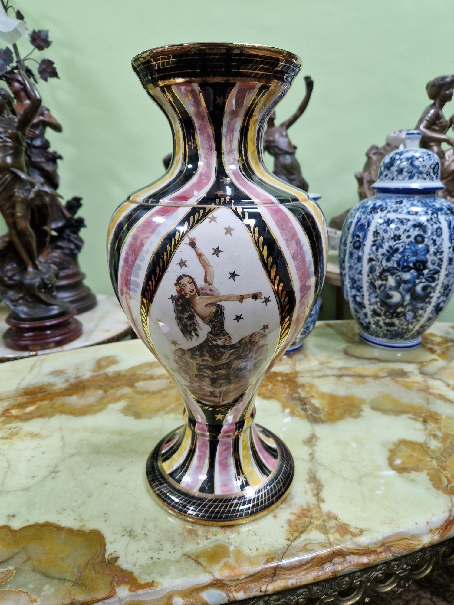 Уникална антикварна колекционерска белгийска порцеланова ваза H.BEQUET