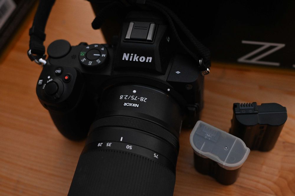 Nikon Z5 Mirrorless 9477 cadre + acumulator original cadou