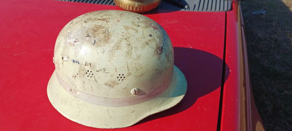 немска алуминиева пожарникарска каска М42 фосфоресираща