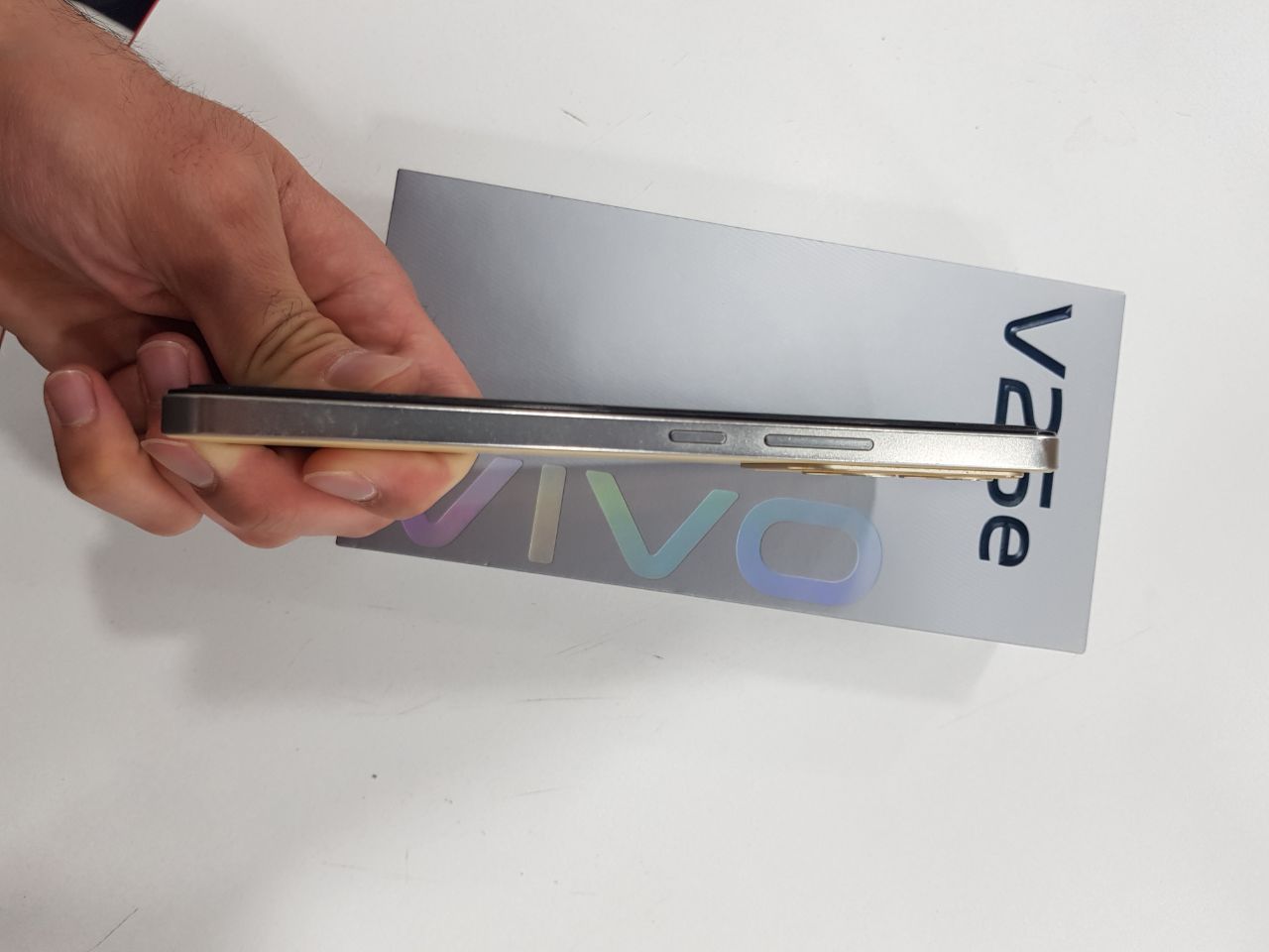 VIVO y25 128 G  sroʻchna sotlad oladgonla tel qilila