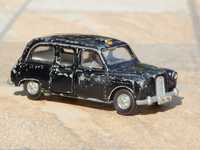 Macheta veche taxi londonez Austin FX4 Dinky Toys Anglia uzat