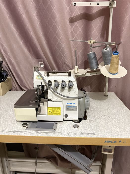 Оверлок Jack F4 новый почти не ползовалось