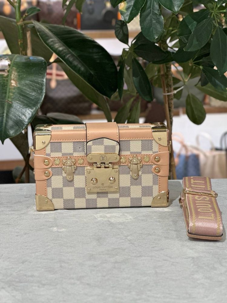 Geanta Louis Vuitton Noua !!! Dimensiuni 20/12 !!!