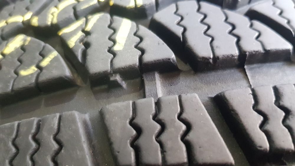 Anvelope 4x225 45 17 tigar iarnă dot 17 mm  5.6