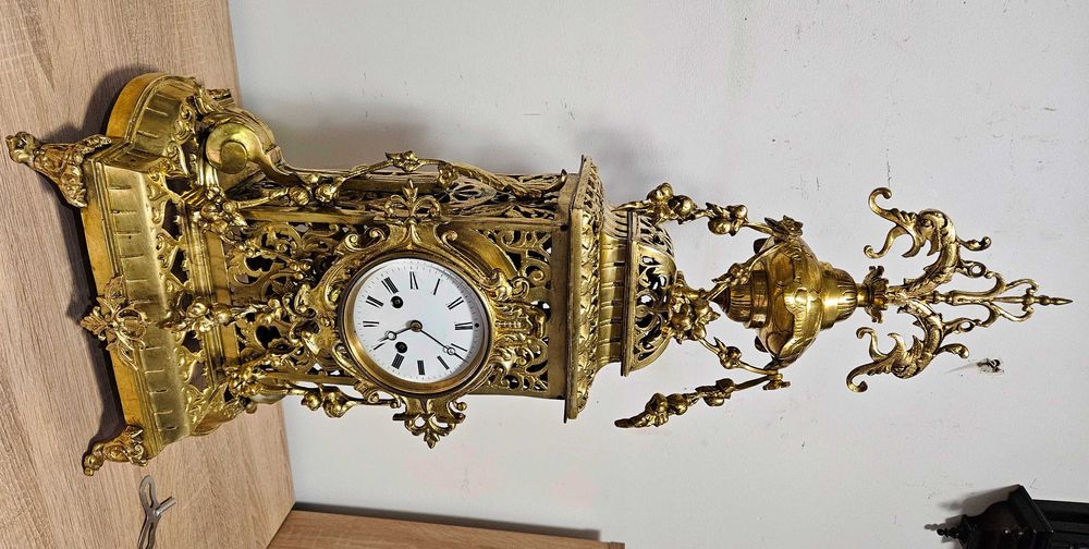 Ceas de seminenu cu pendul, din bronz