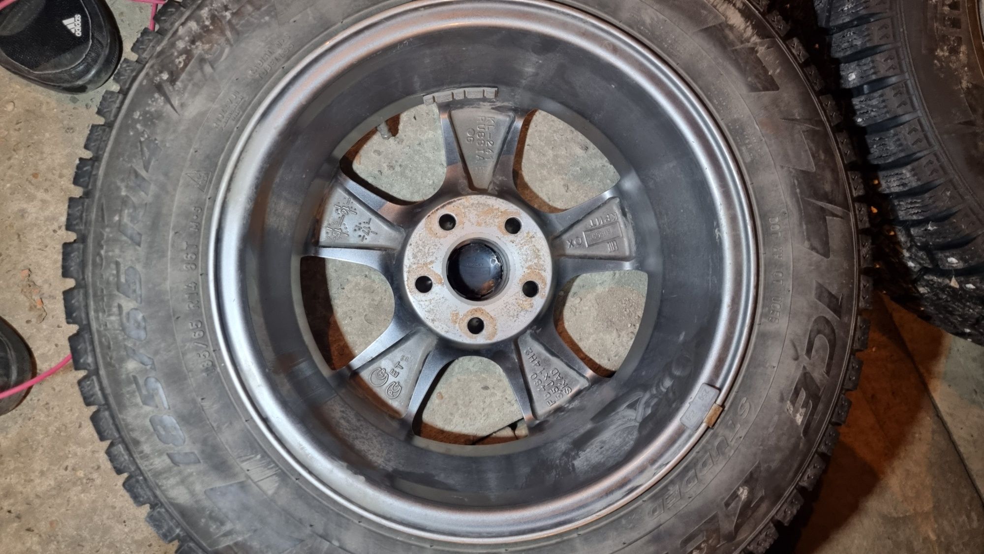 Продам шины с дисками Pirelli Ace Zero