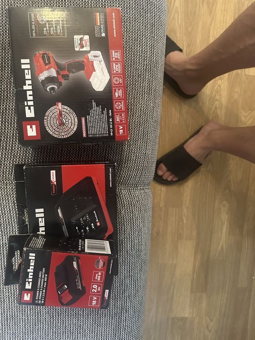 Bormasina einhell cu baterie de 2.0ah