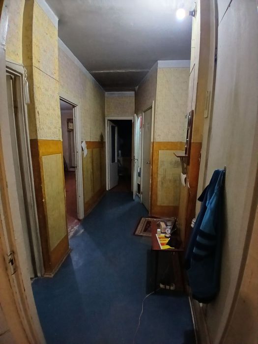 Uy sotiladi srochni 3 xonali 1 etaj