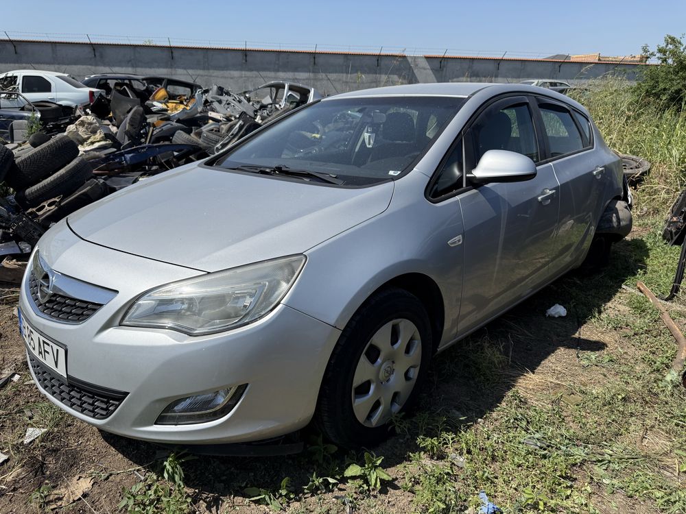Dezmembrez opel astra j 1.7 cdti hatchback 81 kw