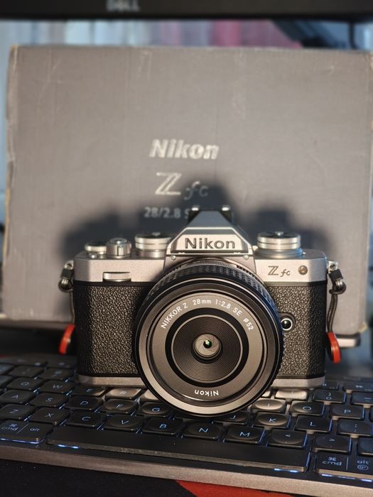 Nikon Z Fc ZFC Kit 28mm f/2.8 SE NOU Garantie 09.2027 + GRIP + 128GB