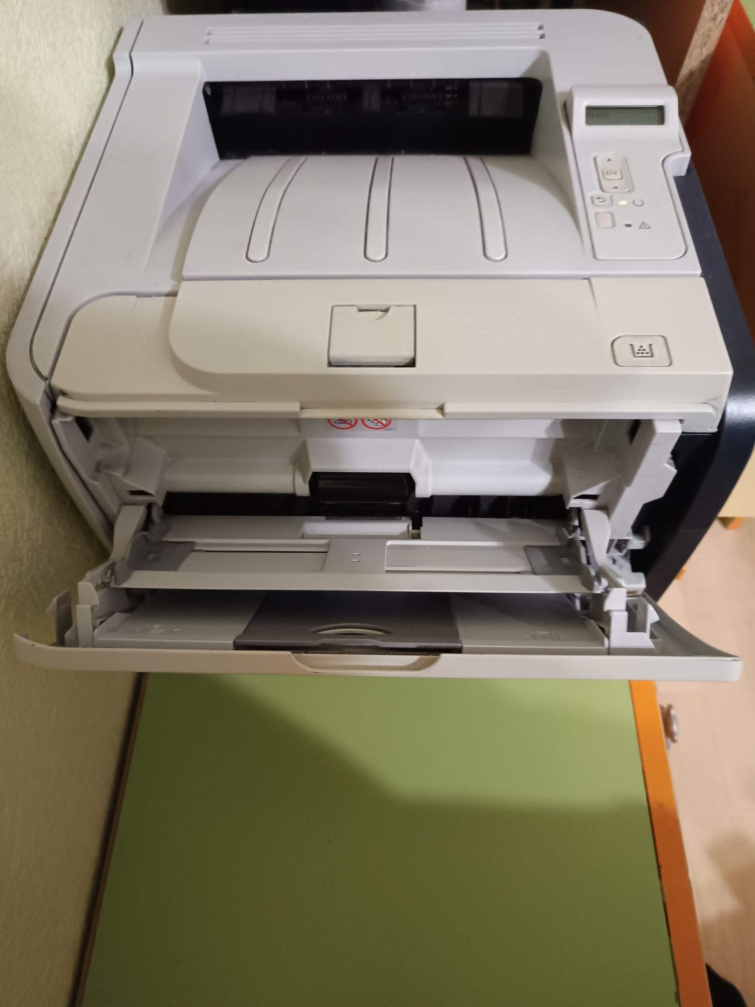 Принтер HP 2055 .