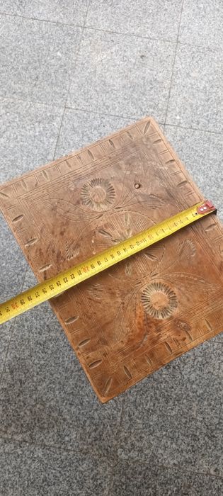 Scaun vechi din lemn