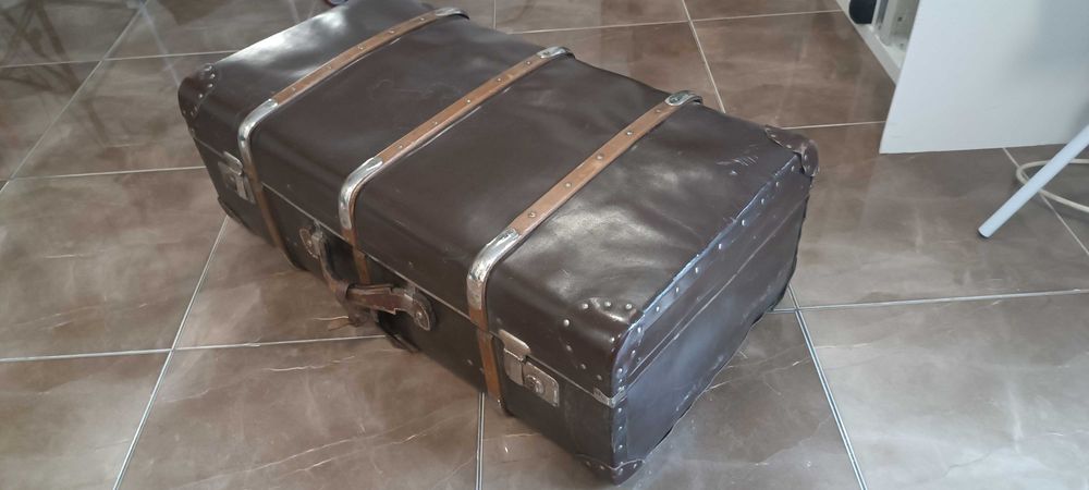 Ретро куфар подходящ за декорация, реквизит, пропсове, фотосесии