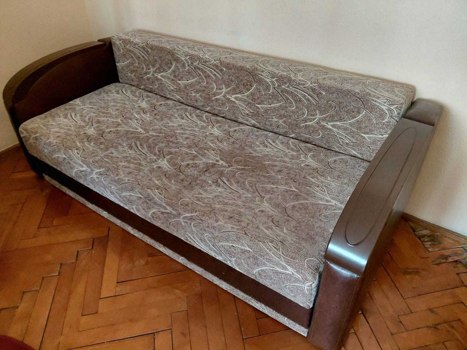 vand  canapea si trei perne