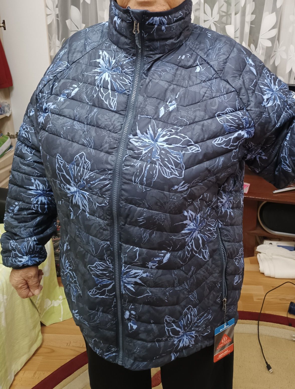 Продам женскую куртку 58 размер Colambia