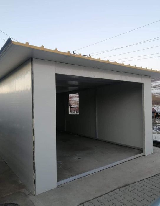 Vand garaj auto pe structura metalica
