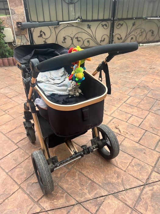 Vând cărucior și scoică