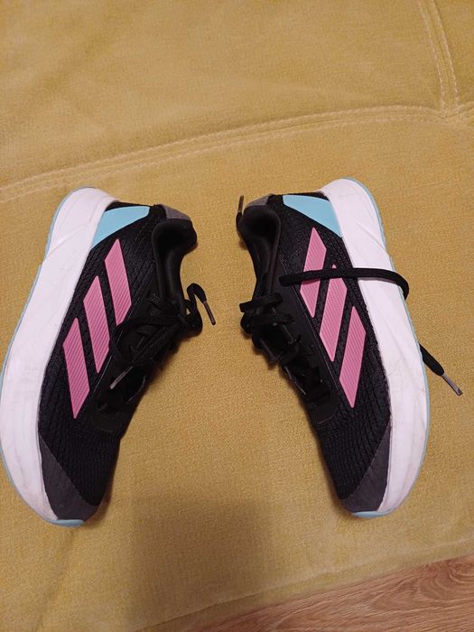Маратонки адидас в много добро състояние