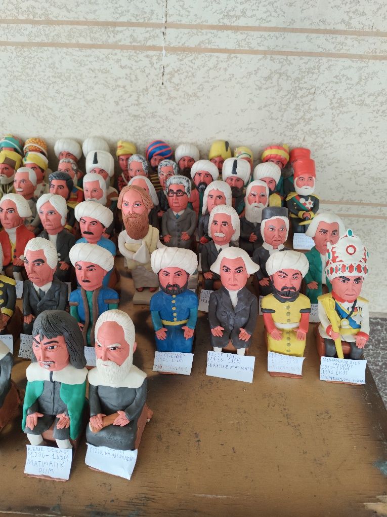 tarixiy shaxslar haykallari Gamma plastilindan yasalgan